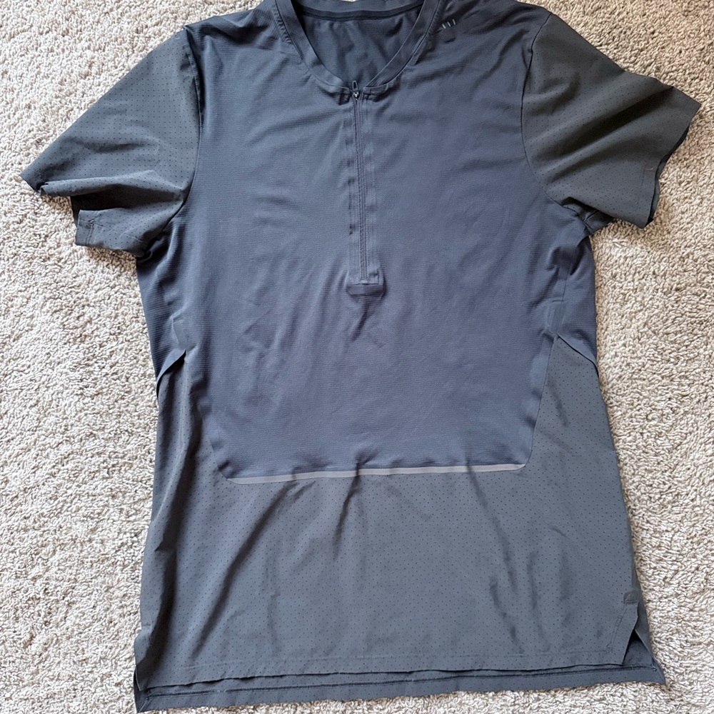 Lululemon Men's Gray Running/Tennis Performance Shirt
